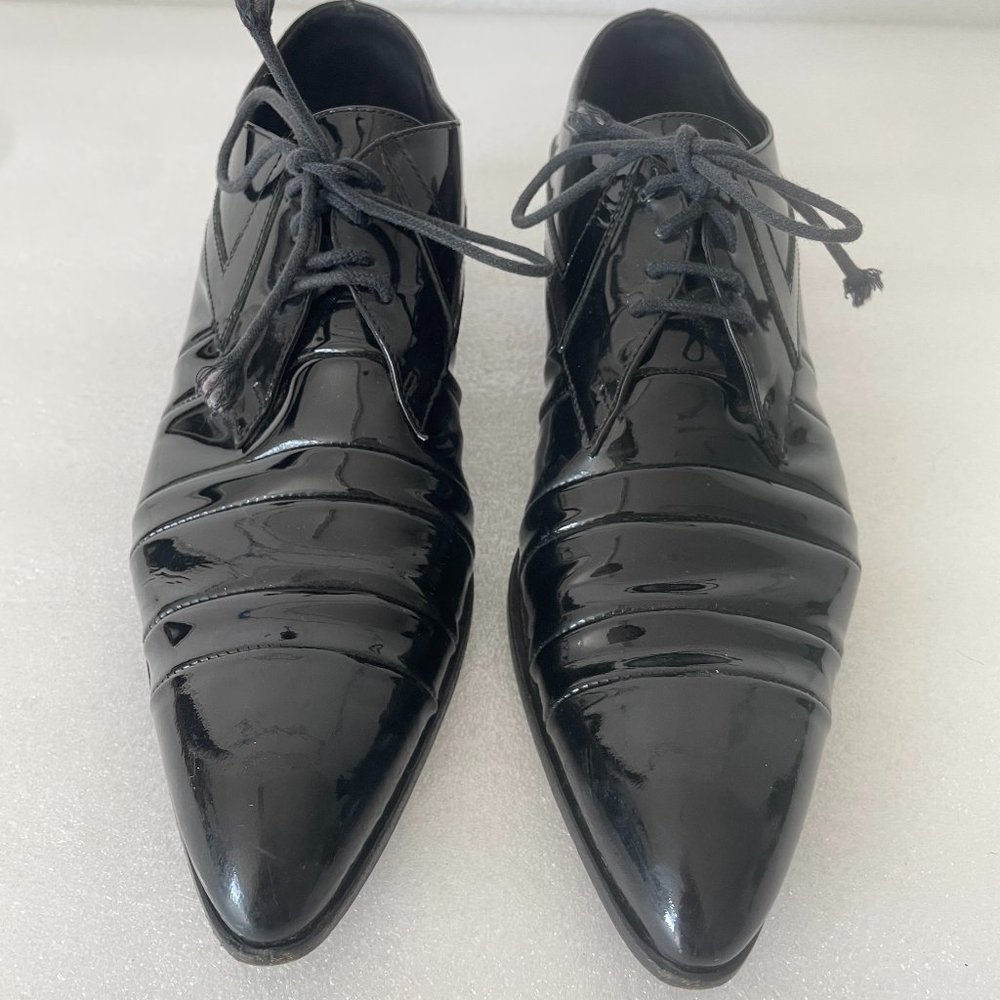 Miu Miu Patent Leather Oxford with pointy toes size 37 US 7
